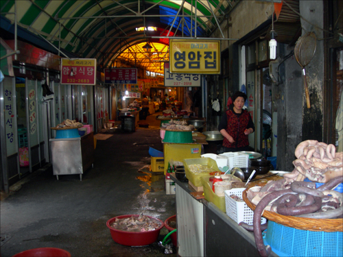 국밥집 골목, 재래시장에 국밥집이 없다면 무슨 맛일까? 